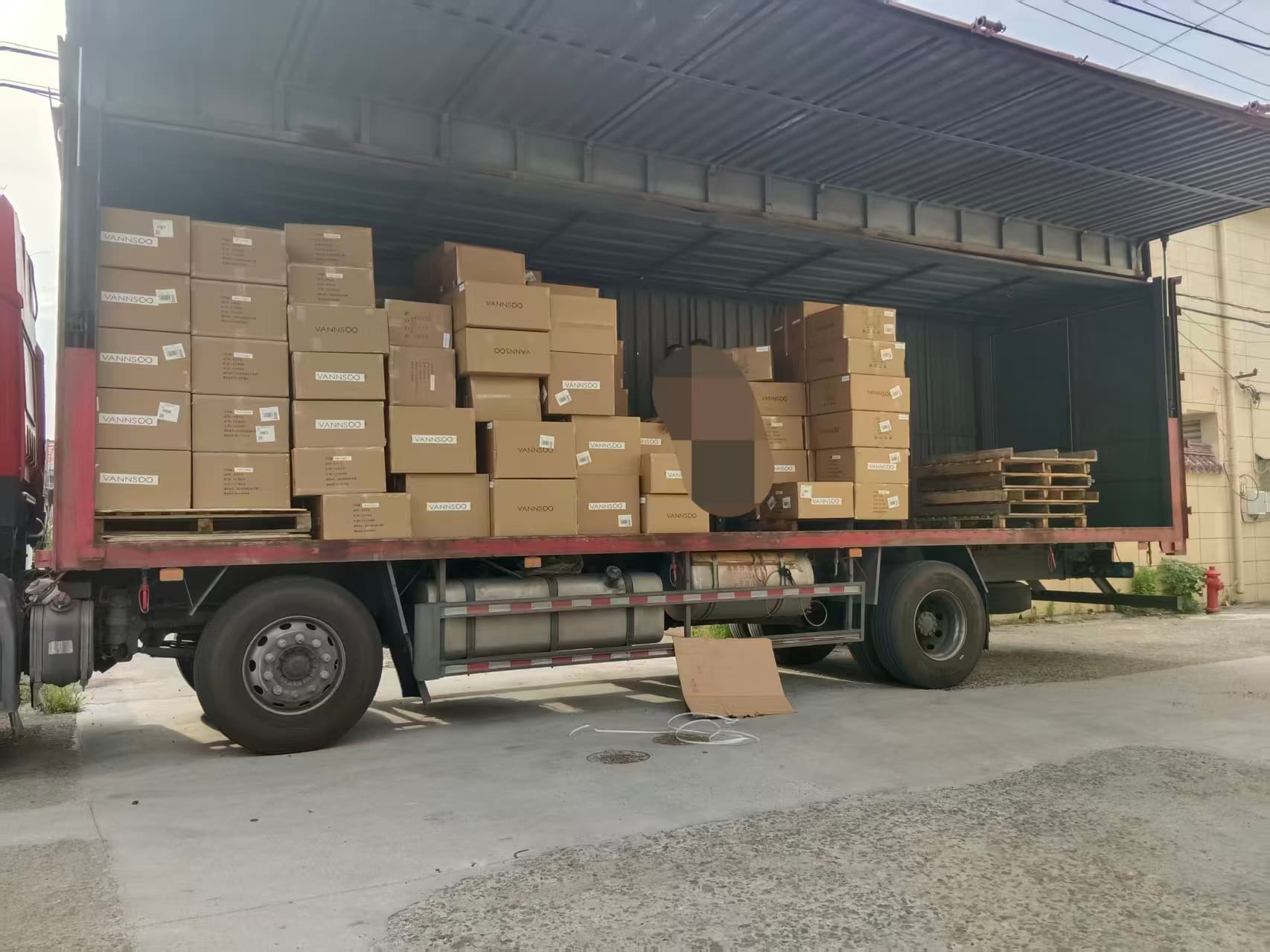 VANNSOO Wall-Mounted Mirror Stainless Steel Soap Dispensers Shipped to Russia; Ningbo Factory Continues Global Partnership Mission